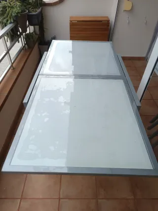 Mesa extensible cristal y metal gris