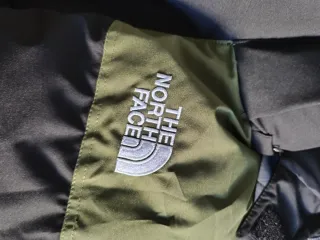 Chaqueta The North Face Gore-Tex Negra y Verde