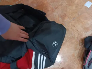 Macuto Adidas Negro y Rojo