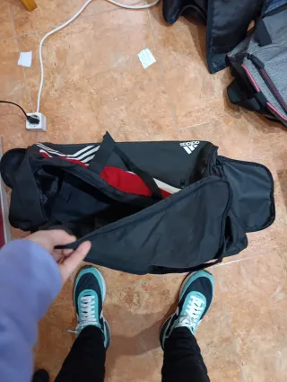 Macuto Adidas Negro y Rojo