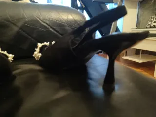 Zapatos de vestir elegantes nuevos con peelas