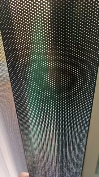 Cortinas verticales con lamas perforadas