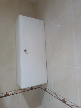 Mueble de baño madera con espejo