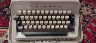 Macchina da scrivere Triumph Gabriele 10