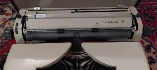 Macchina da scrivere Triumph Gabriele 10