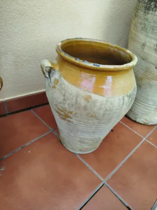 Tinaja de barro antigua