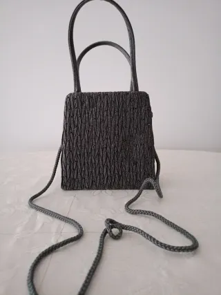 Bolso de fiesta plateado con pedrería