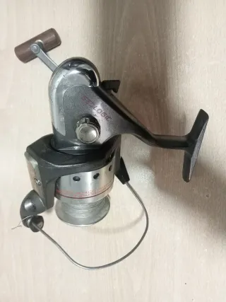 Carrete pesca y maletín accesorios