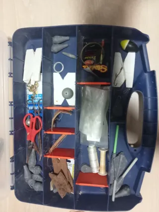 Carrete pesca y maletín accesorios