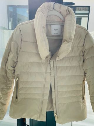 Plumífero beige acolchado