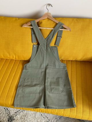 Vestido jardineira verde