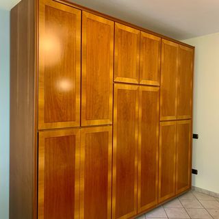 Armadio in legno impiallacciato struttura massello