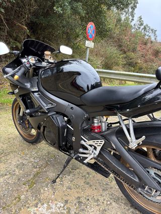 Yamaha R6 Negra