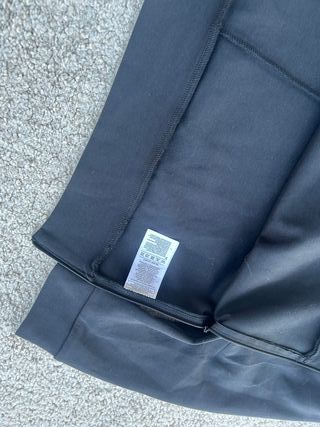 Jersey Adidas con logo lateral y cremallera abajo