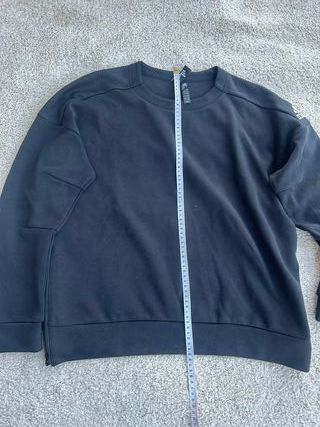 Jersey Adidas con logo lateral y cremallera abajo