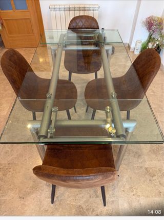 Mesa de cristal y metal Medias: 140 x 80.