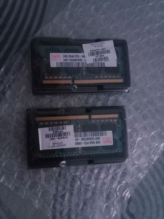 2x Hynix 2GB DDR3 PC3-10600 RAM