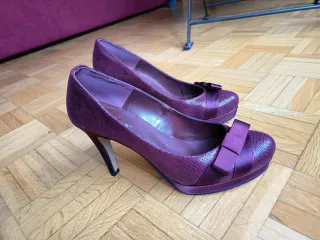 Zapatos de tacón MARYPAZ granates, talla 38.