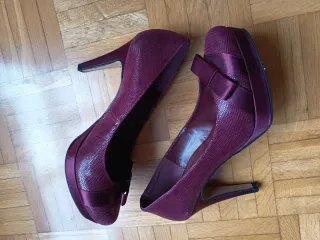 Zapatos de tacón MARYPAZ granates, talla 38.