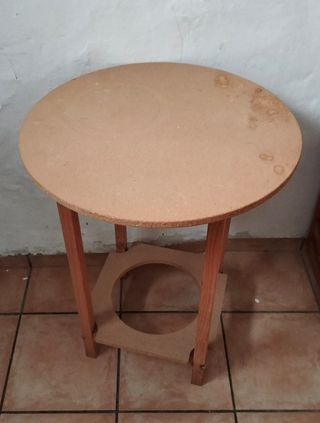 Mesa redonda de madera