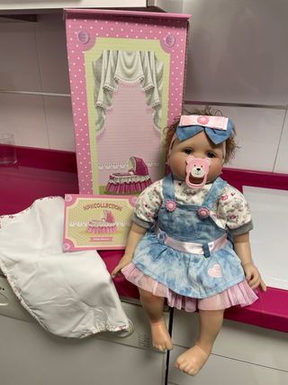 Lote Muñeca Reborn con mucha ropa