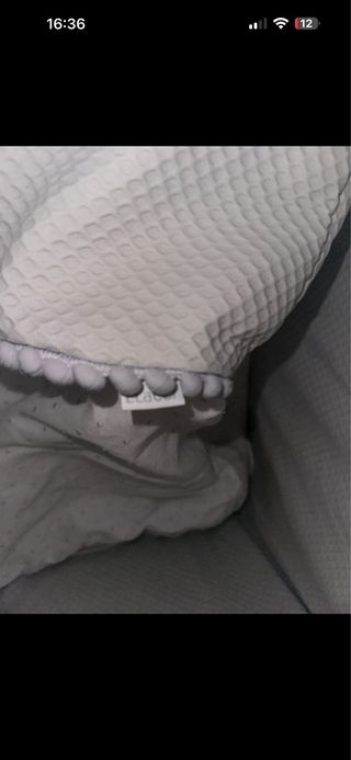 Minicuna gris con ruedas