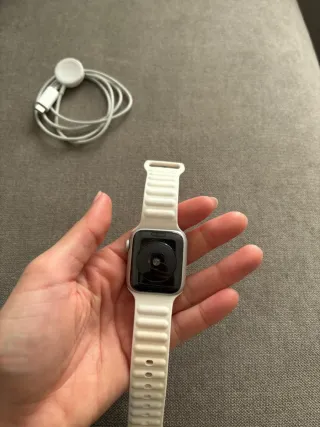 Apple Watch SE Plata/Blanco + Cargador