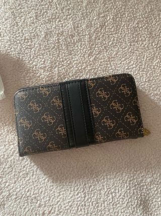 Cartera Guess Marrón y Dorada