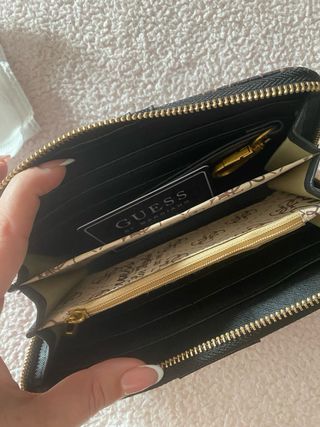 Cartera Guess Marrón y Dorada