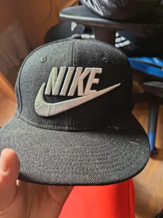 Gorra Nike Negra y Blanca