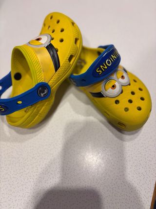 Crocs Minions misura 28