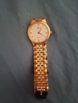 Elegante Reloj Lotus Bañado en Oro