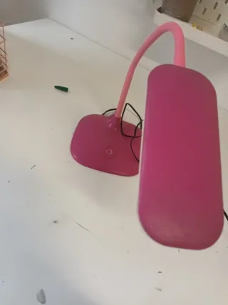 Lámpara de escritorio rosa