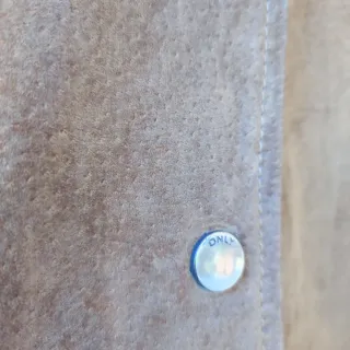 Falda ante marrón botones