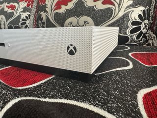 Xbox One S Blanca + Mando + GTA V