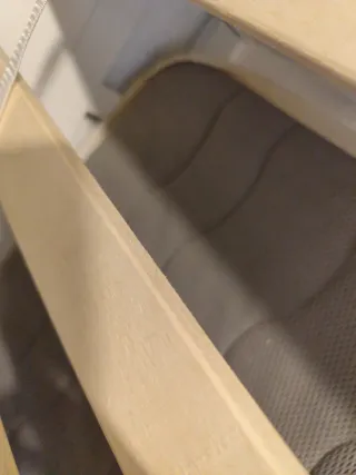 Cama infantil blanca con barrera y con colchón