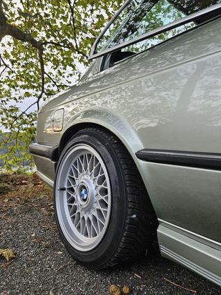 BMW Serie 3 e30 325i m tech 1