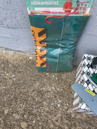 Banco de trabajo y herramientas de juguete