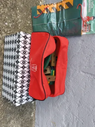 Banco de trabajo y herramientas de juguete