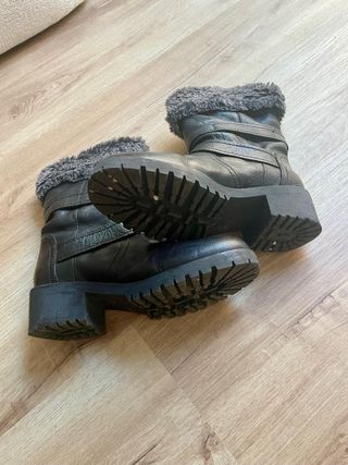 Botines Zara con pelo y hebillas