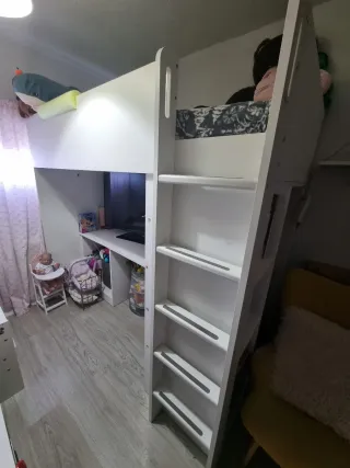 Cama alta IKEA SMASTAD con escritorio