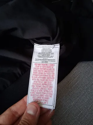 Sudadera Nike Negra con Rayas Rojas