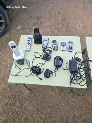 Mesas de colegio, cuadros, móviles usados,