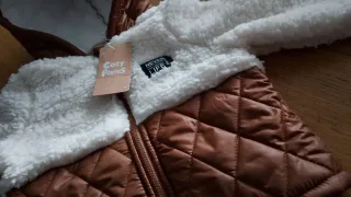 Abrigo bebé a estrenar acolchado y borreguito