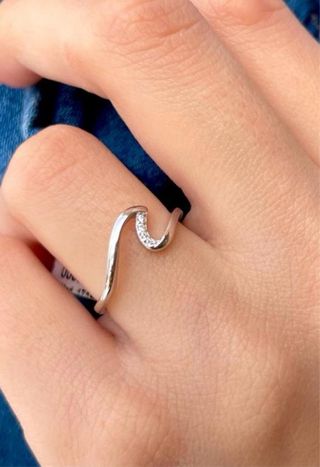 Anillo plata ola circonitas