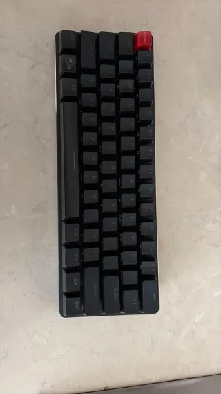 Tastiera Gaming Nera con tasto Rosso.