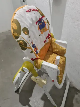 Trona Piku para bebé con diseño infantil