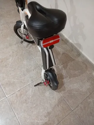 Bicicleta Eléctrica Plegable Blanca