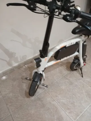 Bicicleta Eléctrica Plegable Blanca