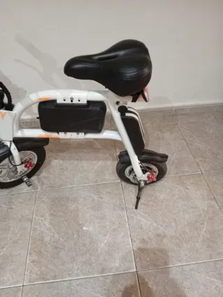 Bicicleta Eléctrica Plegable Blanca